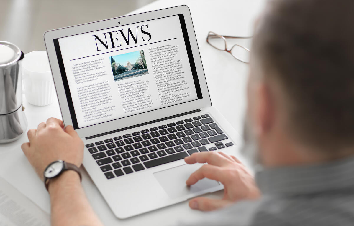 Promoting a native article on an online news site